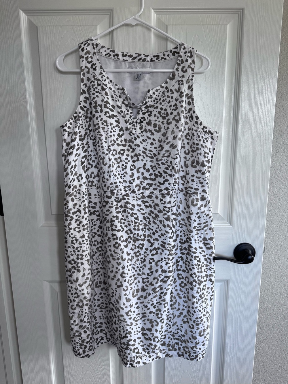 Tommy Bahama White and Gray Leopard Print Sleeveless Dress